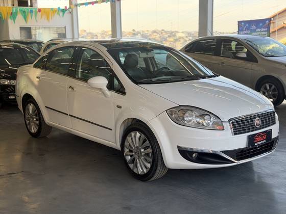 FIAT LINEA 1.8 ABSOLUTE 16V FLEX 4P AUTOMATIZADO FIAT LINEA 1.8 ABSOLUTE 16V FLEX 4P AUTOMATIZADO